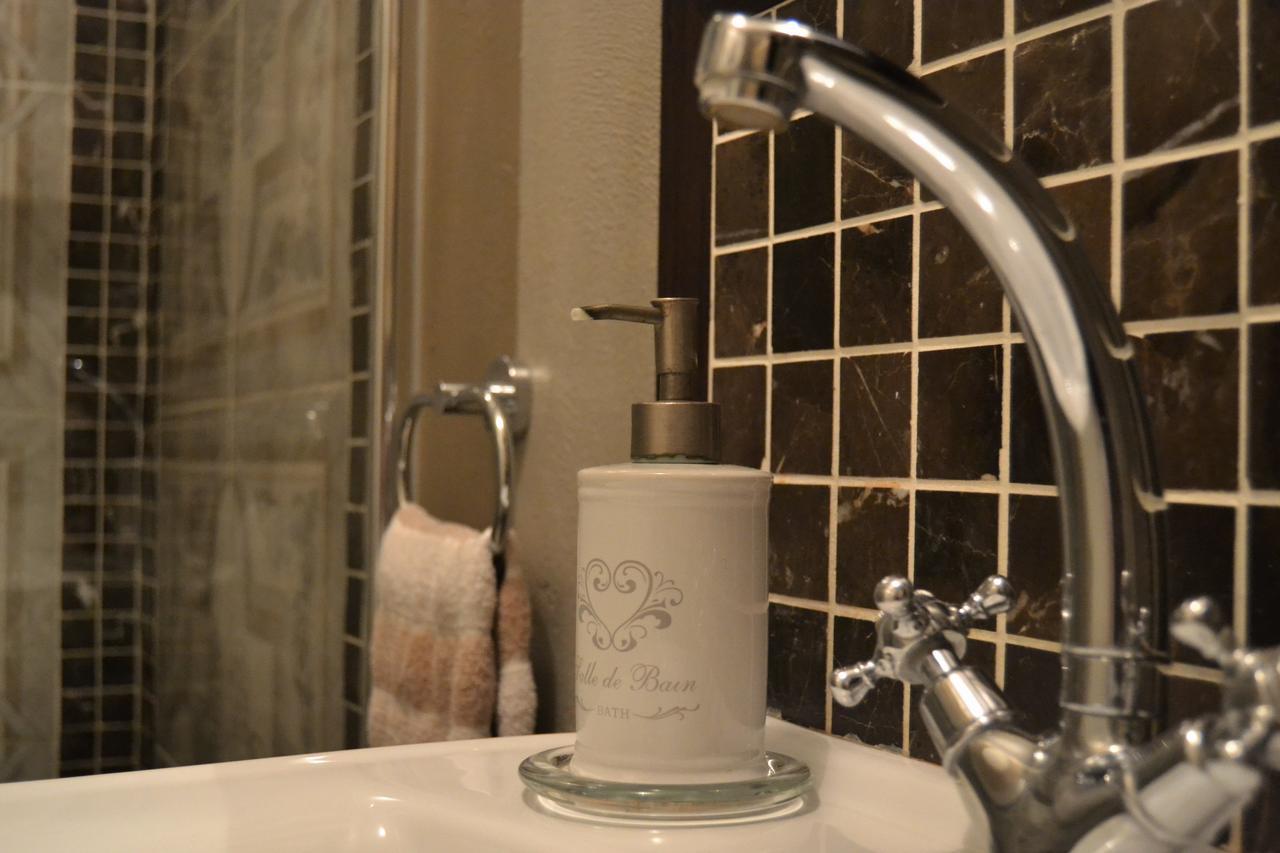 Versailles Self-Catering Wellington Buitenkant foto